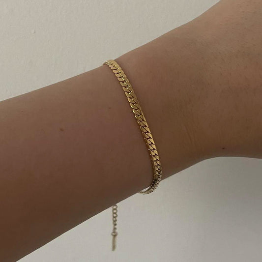 Flat Curb Bracelet | 18k Gold Plated Stainless Steel | Tarnish Resistant